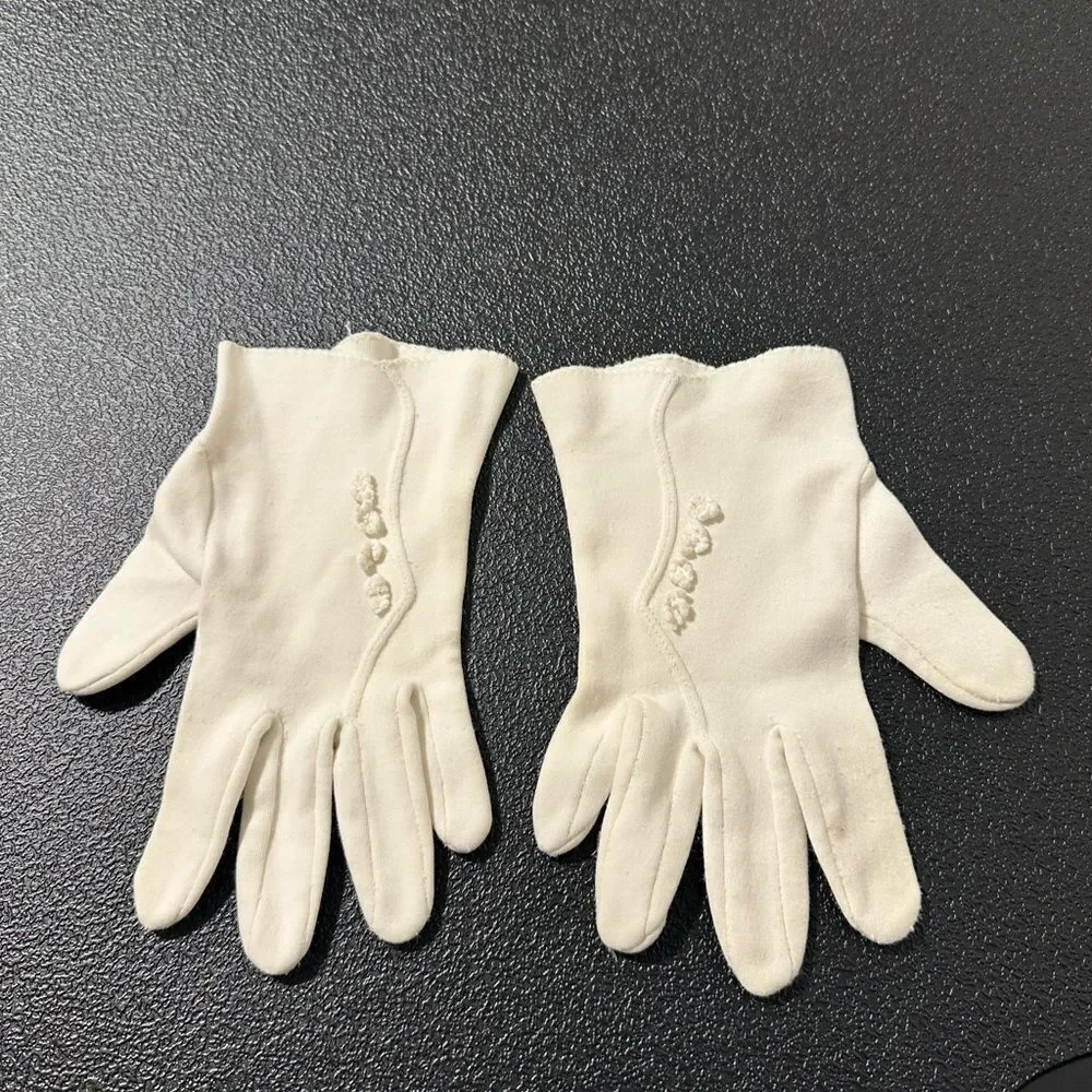 Vintage Elegant Cream Gloves with Embellishments
